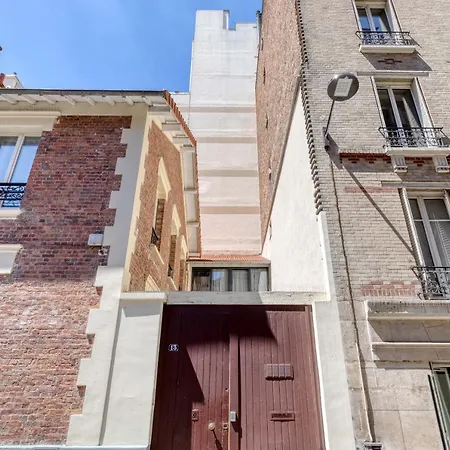 Les De Montmartre - Secret Courtyard