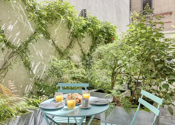 Les De Montmartre - Secret Courtyard * Παρίσι