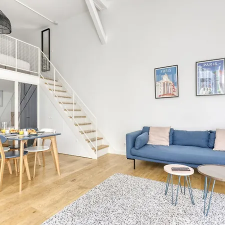 Les De Montmartre - Secret Courtyard